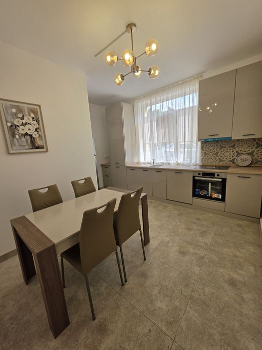Apartament spatios la casa zona centrala cu 1 dormitor, living, bucătărie cu dining , loc de parcare si curte — fotografia 3