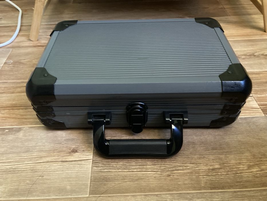 Набор покер чемоданчик сукно