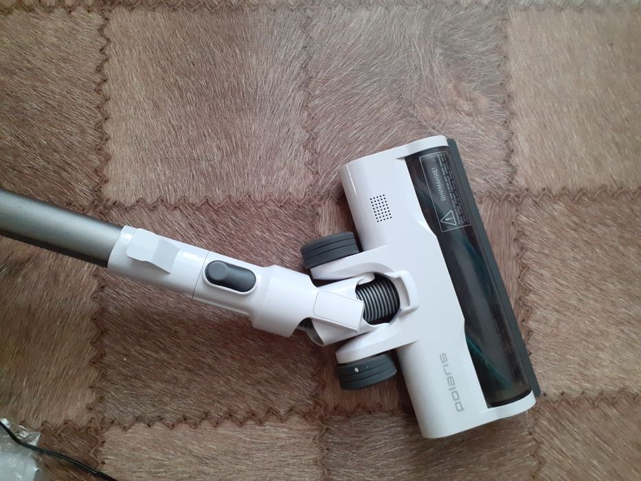 Пылесос вертикальный