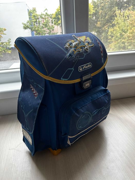 Продавам твърда ученическа раница Herlitz