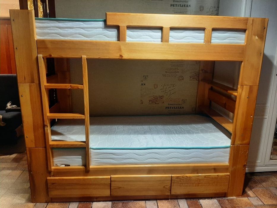 Кровать двухъярусная