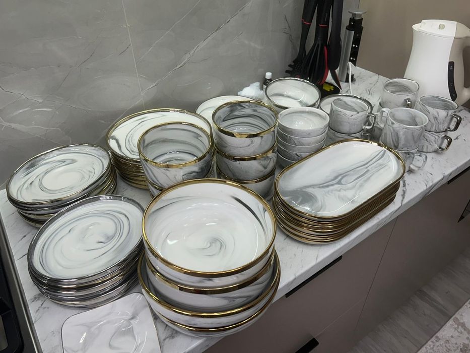 Продам комлпект посуды