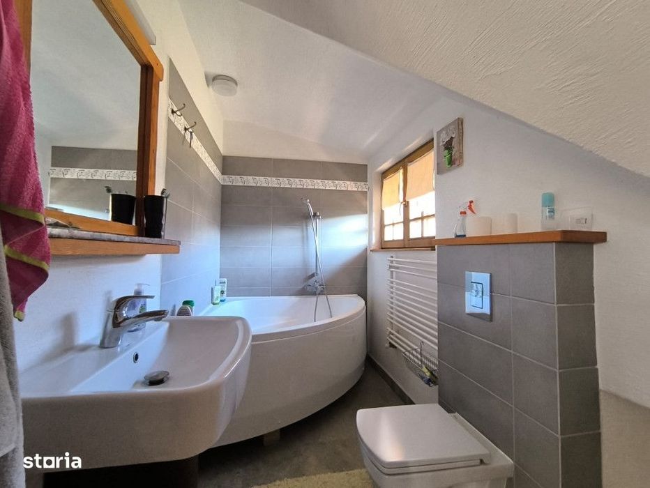 Casa rustica, exclusivista, 5 camere, 170 mp utili, 550 mp teren, Sali