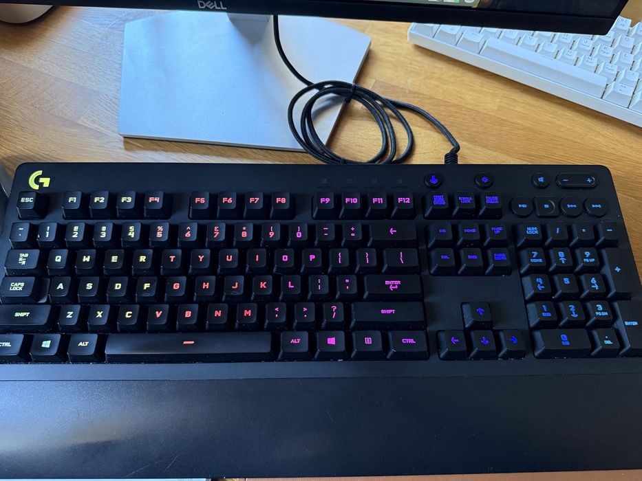 Геймърска клавиатура Logitech G213 Prodigy – като нова