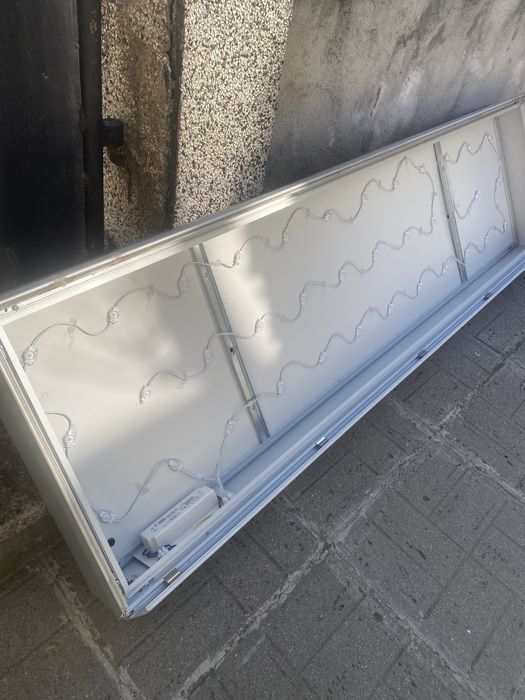 Рекламна табела светеща