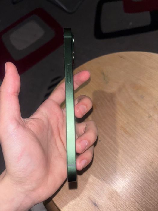 13 айфон , в хорошем состоянии