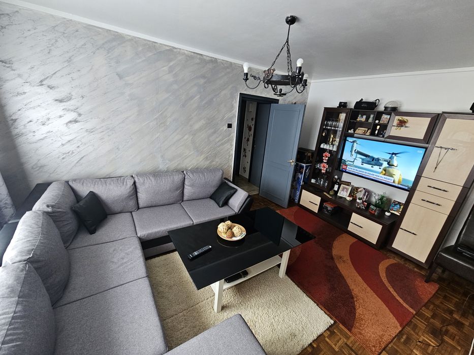 Vând apartament 2 camere cu centrală și balcon, mobilat și utilat