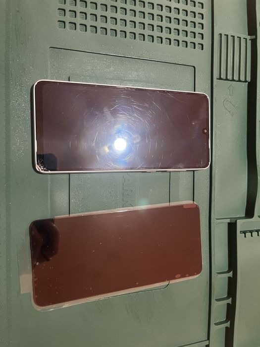 Inlocuire piese Display, Spate/Capac Telefoane