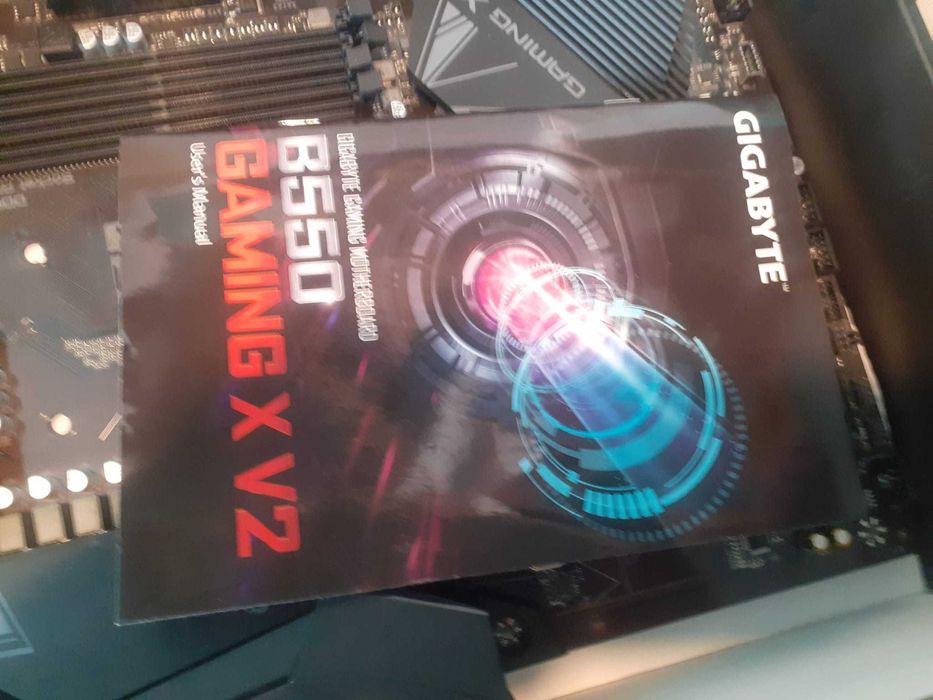 placa baza b550 gaming x v2 si memorii 8gb ddr3