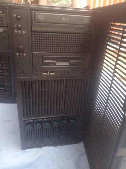 Продам сервер б.у