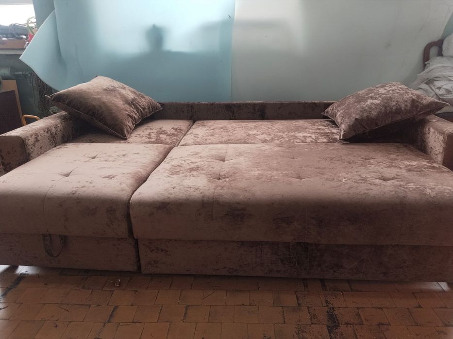 Продам отличный диван.