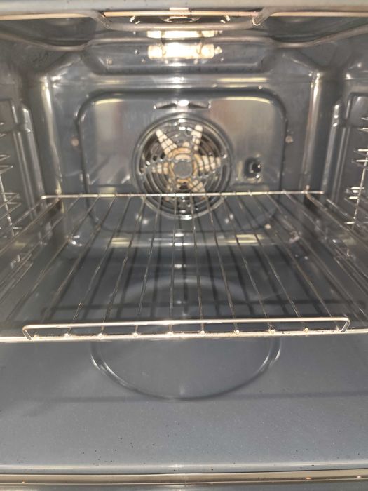 Фурна за вграждане Hotpoint Ariston FA3 841 H IX HA – Инокс – Като нова!