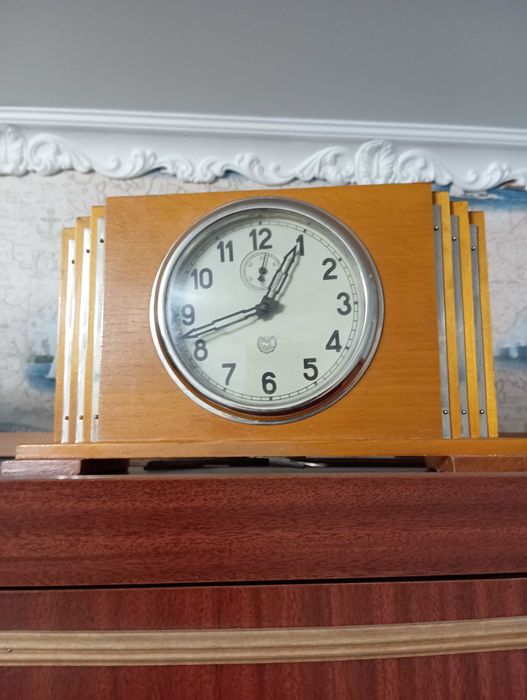 Часы Владимир в деревянном корпусе 1950 г.в