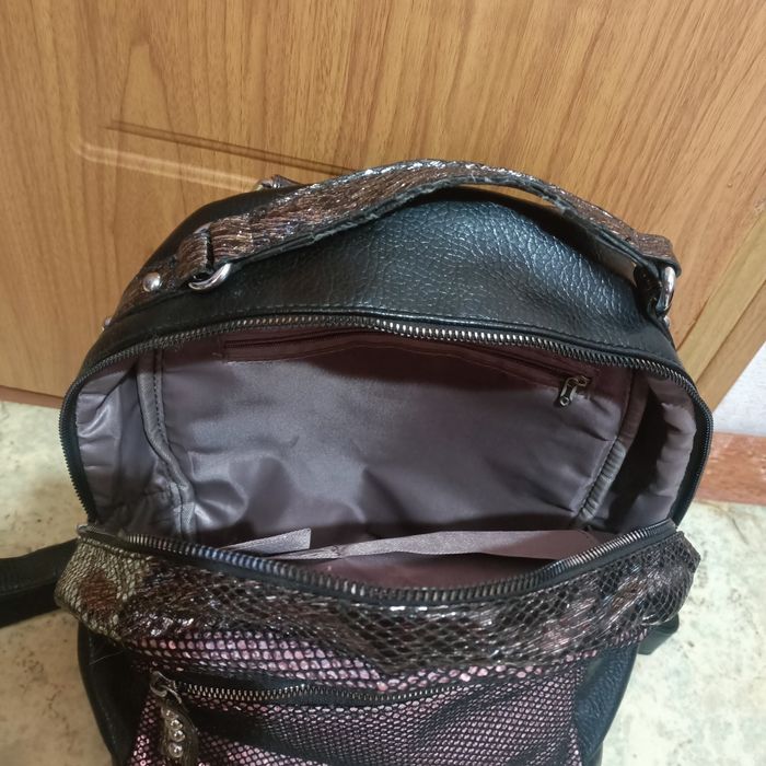 Продам рюкзачки женские