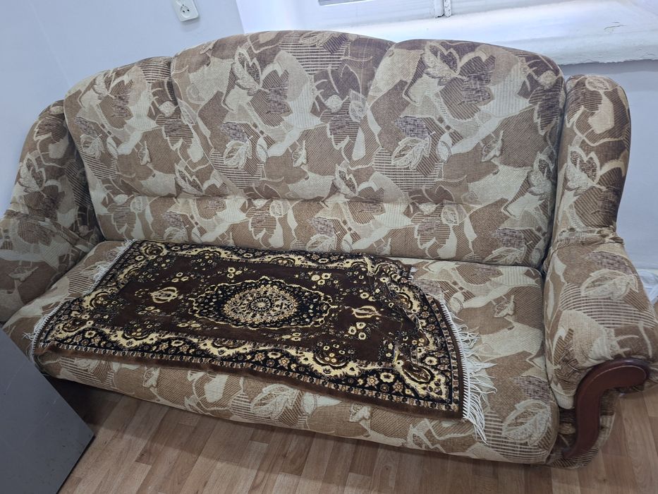 Диван самовывоз.