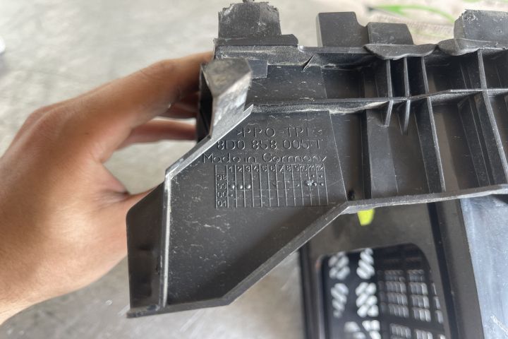 Ornament consola centrala 8D0858005T / 8D0 858 005 T Audi A4 B5