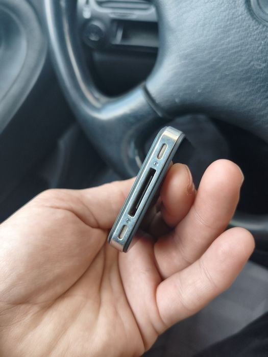 iPhone 4s продам Sim 4g оригинал