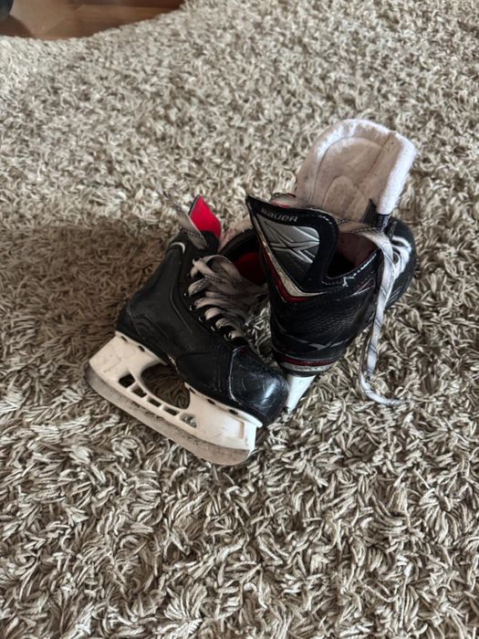 Продам хоккейные коньки