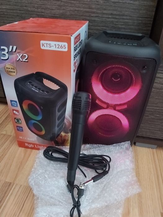 Vând boxa portabila cu lumini RGB  la cutie nouă