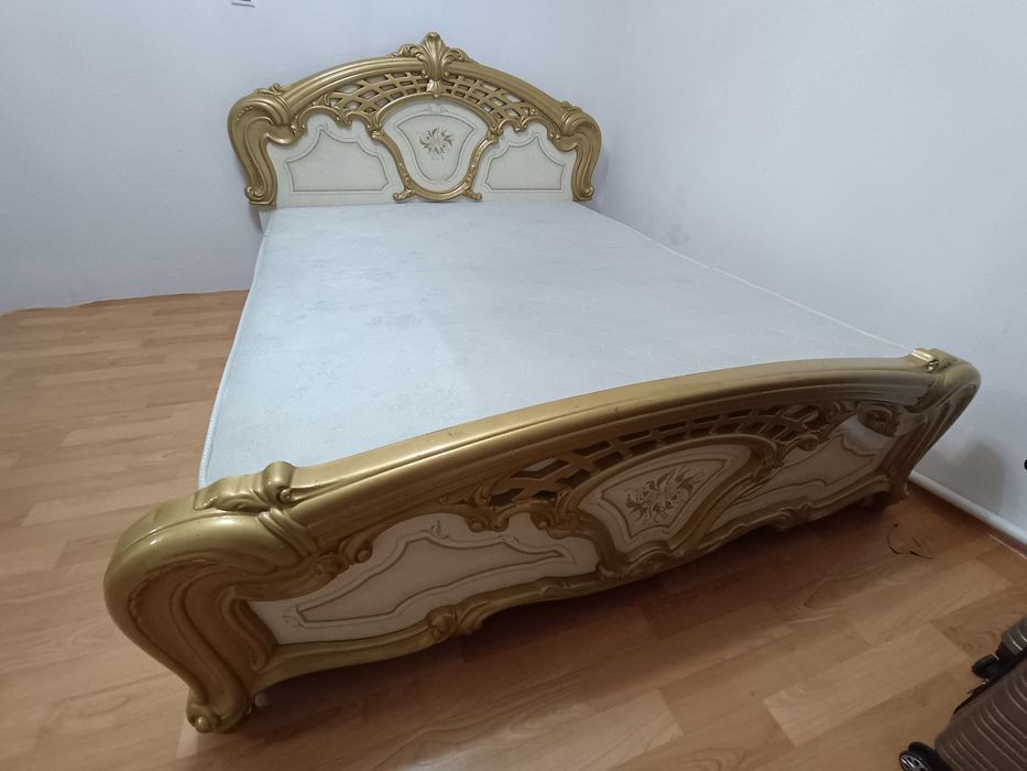 Продам комплект спальной мебели