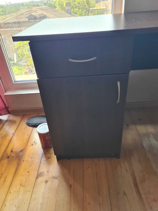 Кафяво ъглово бюро