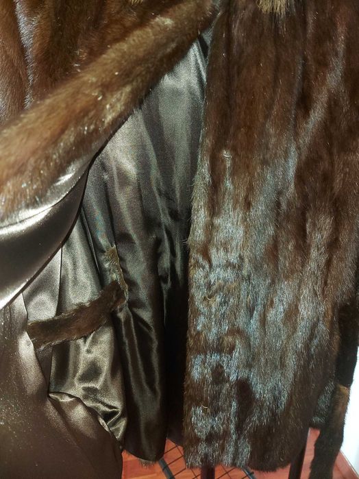 Blană cu glugă din vizon,nouă,  model deosebit, nouă