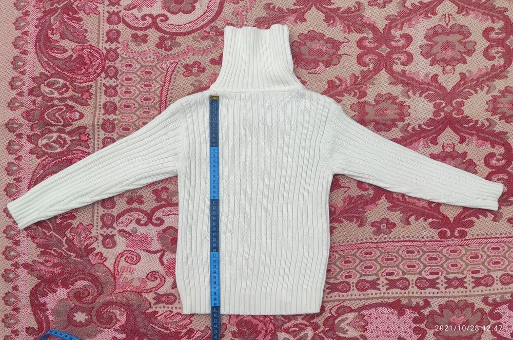 Очень красивый Свитер. Детский, для мальчиков и девочек.