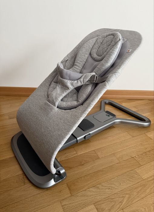 Шезлонг Ergobaby Evolve + дуга с океаническими животными