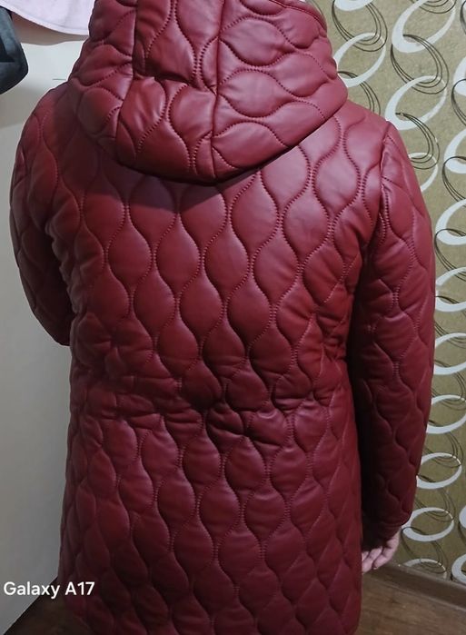 Продам весеннюю куртку.