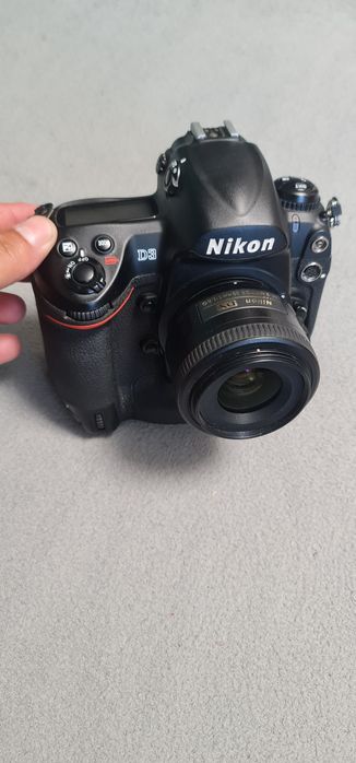Nikon d3 stare buna body , 2 carduri , 3 acumulatorii, incarcator 200k cadre