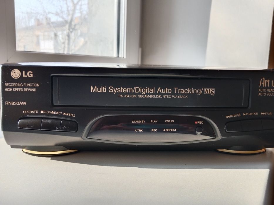 Продам видео плейер кассетный LG