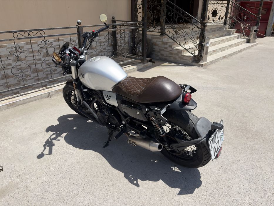 CYCLONE RE-3 Cafe Racer ZS-400 в идеальном состоянии