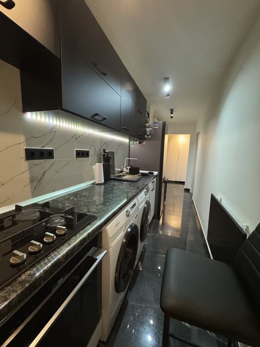 Garsoniera decomandată, renovată integral, etaj 1 – Azuga