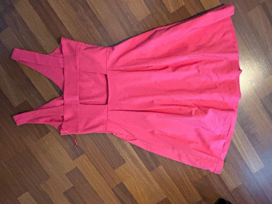rochie Reserved cu spatele decupat marime 40