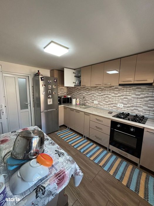 De vanzare 2 case intr-o curte, suprafata Teren 1100 mp