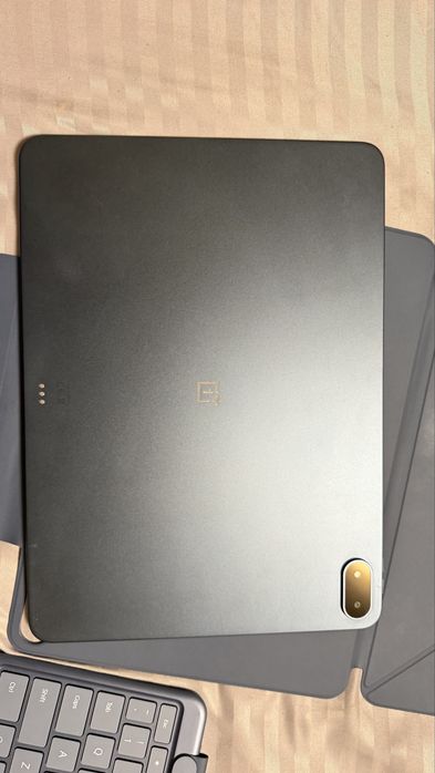 Vând tableta ONE PLUS pad3