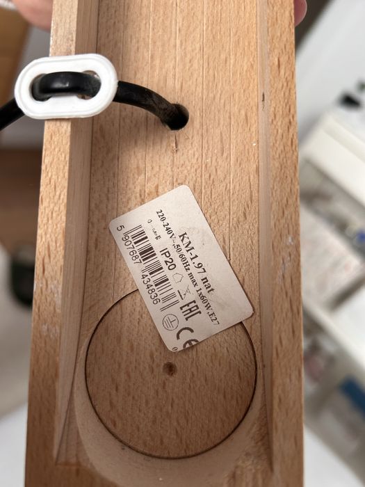 Aplică pentru perete