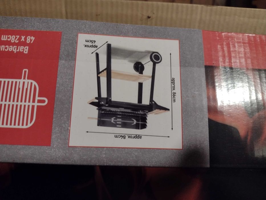 Ново барбекю с поставка и колелца