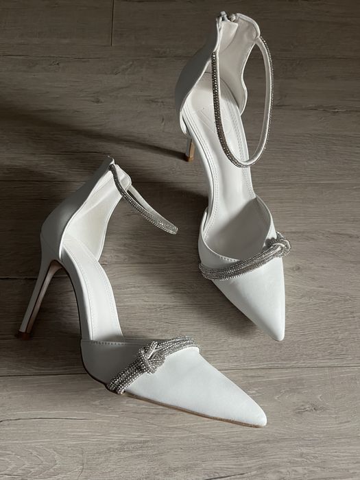 Вечерние туфли на каблуке