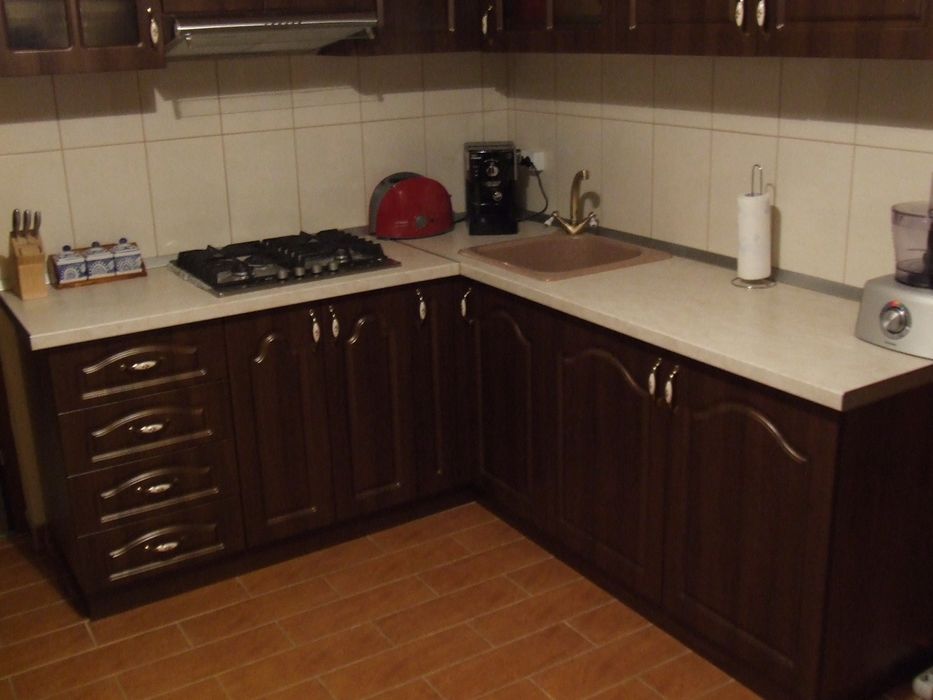 Mobilier din pal melaminat sau lemn masiv