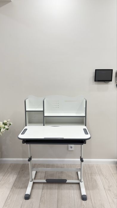 Растущая детская парта-трансформер со стулом