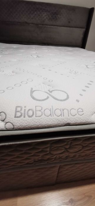 Продавам двулицев матрак