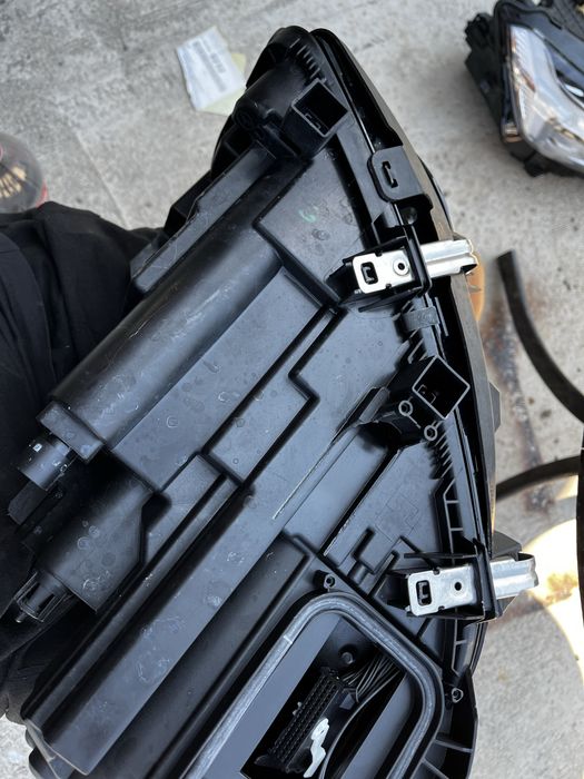 Ляв фар Mercedes BENZ W246 2018