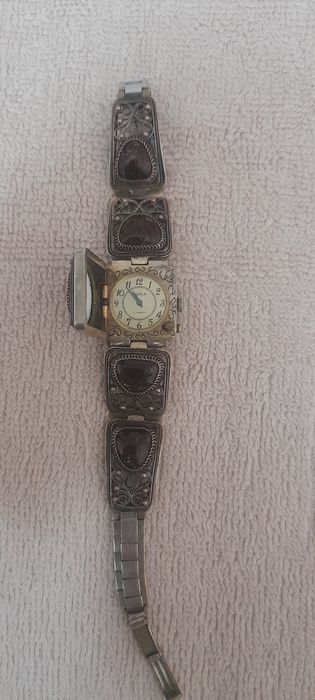 Женские часы чайка.