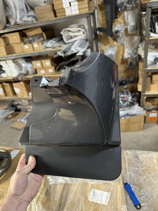 Монитор в салон Prado 120