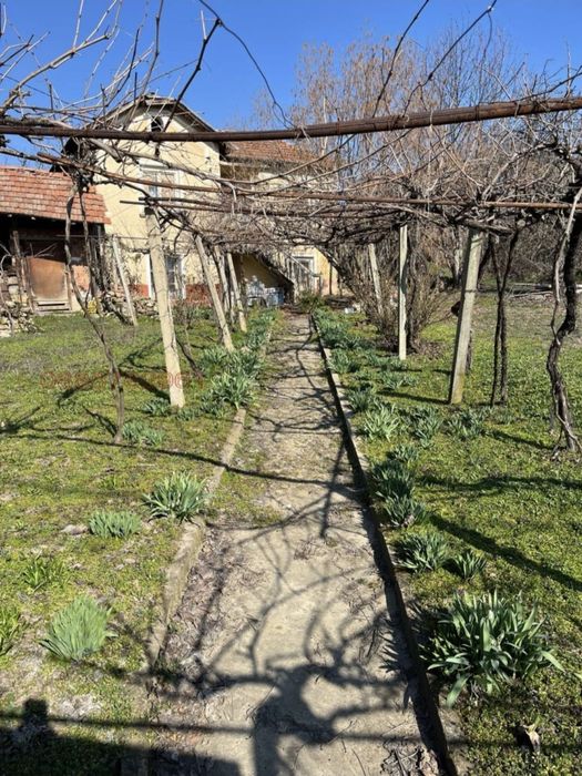 Продава КЪЩА, с.Слатина област Ловеч