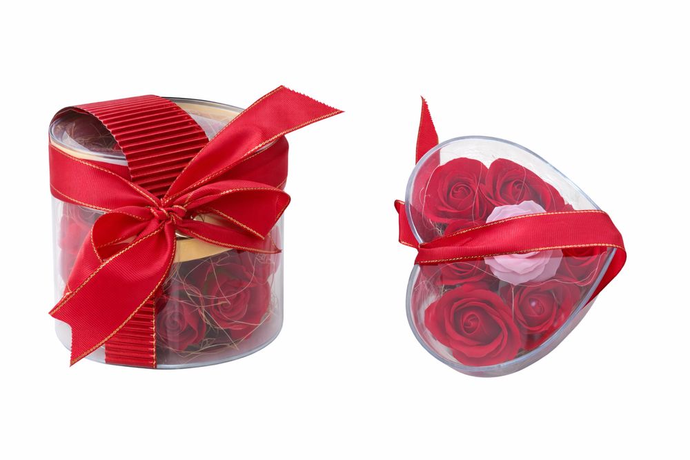 Кутия с 7 рози/изкуствени/