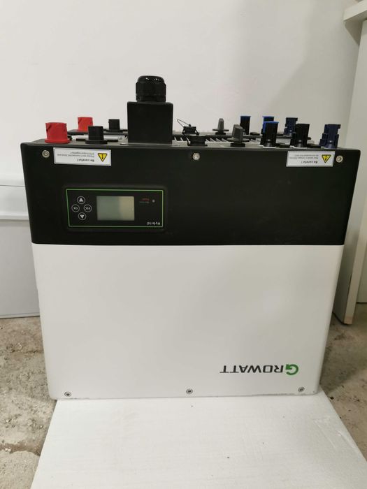 Growatt SPH 10000TL3 BH-UP with UPS трифазен хибриден инервтор за фороволтаици