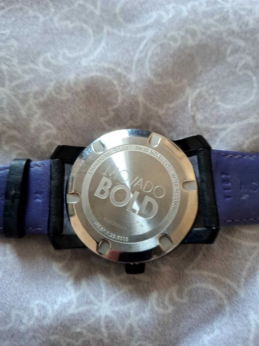 Часовник Movado Bold