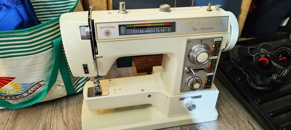 Mașina de cusut Elna Privileg și Sincer